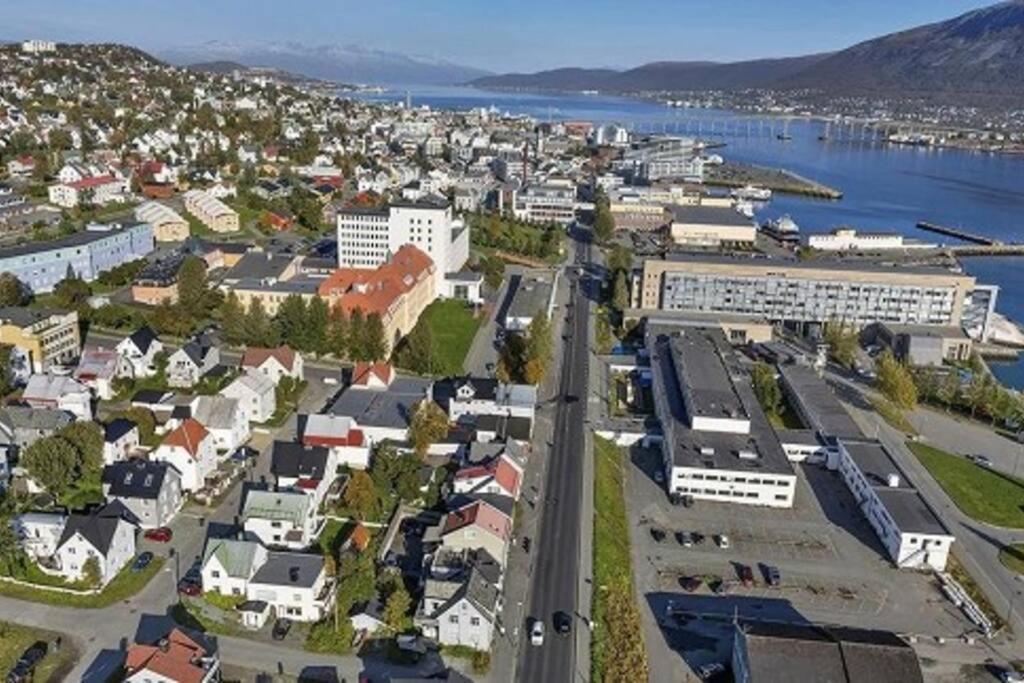 In The Heart Of The Aurora Borealis - Tromso City Exterior foto
